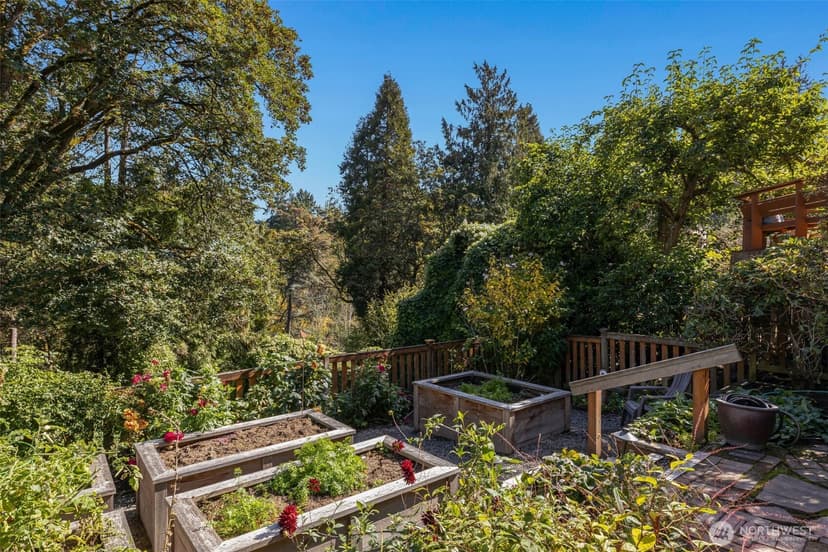 Property photo for 2324 34th Avenue S, Seattle photo 24