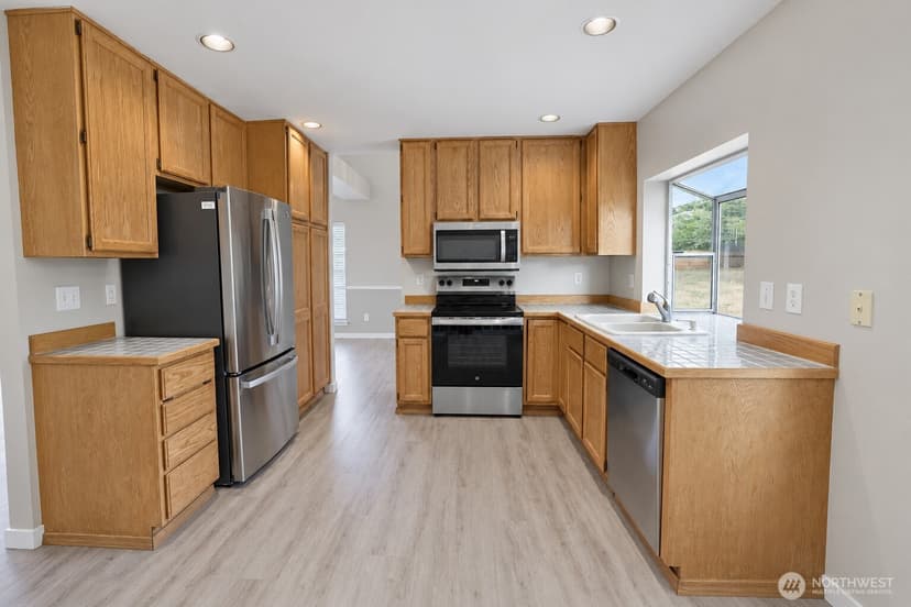 Property photo for 5806 151st Street SE, Everett photo 9
