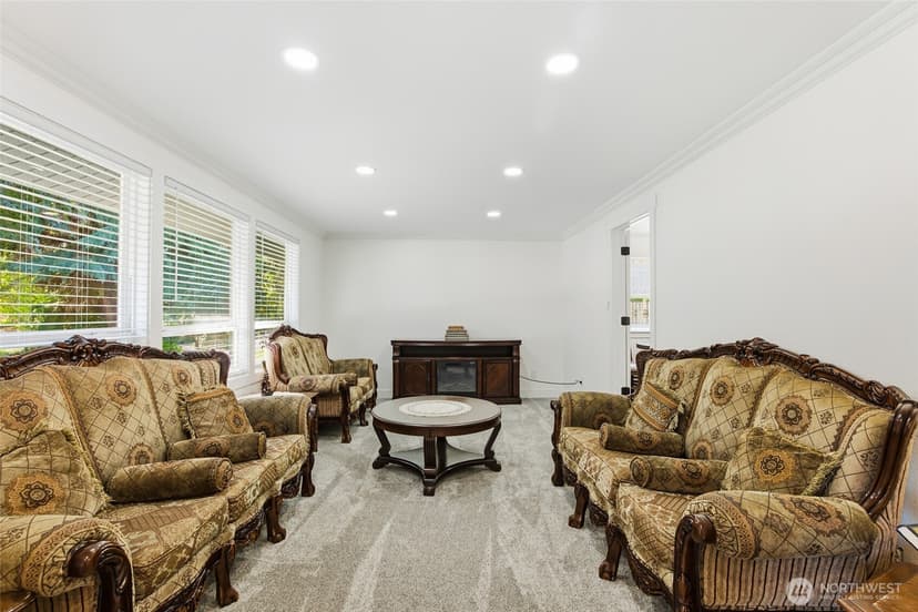 Property photo for 9727 60th Street W, University Place photo 3