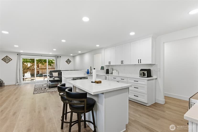 Property photo for 9727 60th Street W, University Place photo 7
