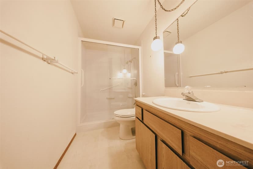 Property photo for 19311 59th Place NE, Kenmore photo 9