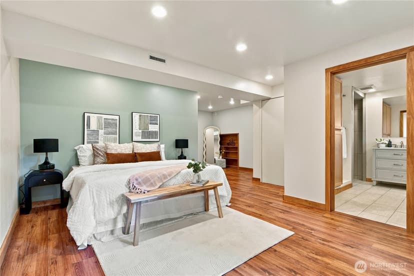 Property photo for 12119 NE 65th St, Kirkland photo 12