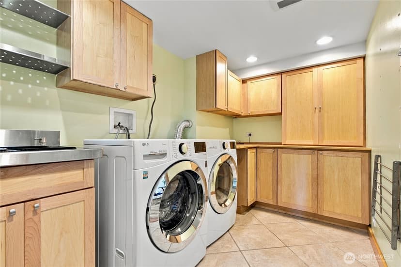Property photo for 12119 NE 65th St, Kirkland photo 22