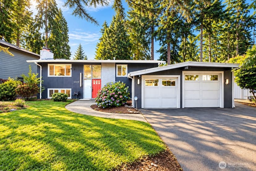 Property photo for 12119 NE 65th St, Kirkland