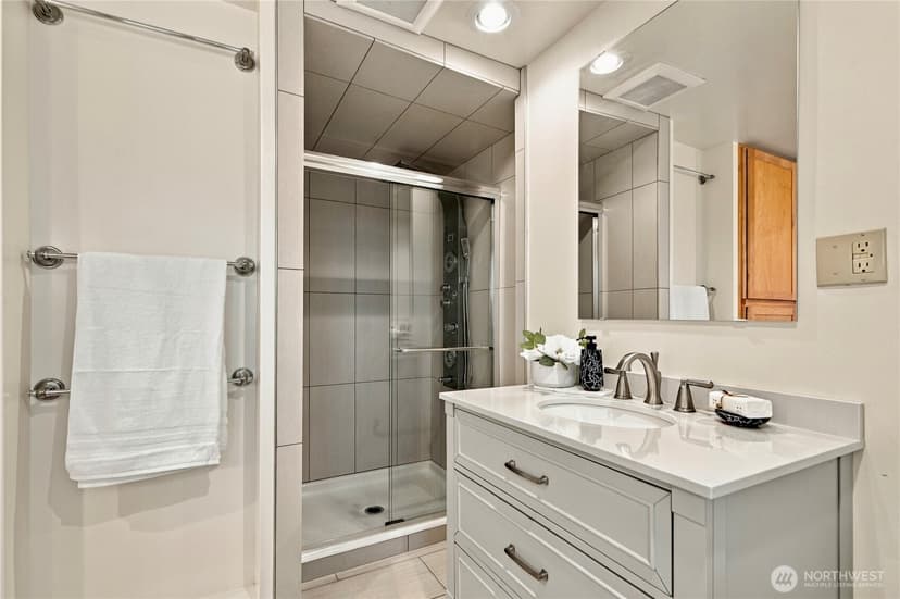Property photo for 12119 NE 65th St, Kirkland photo 20
