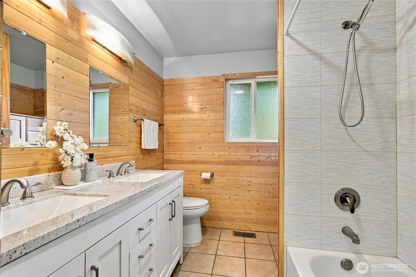 Property photo for 12119 NE 65th St, Kirkland photo 19