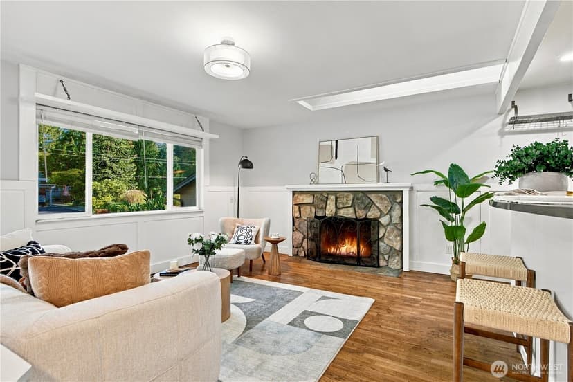 Property photo for 12119 NE 65th St, Kirkland photo 3
