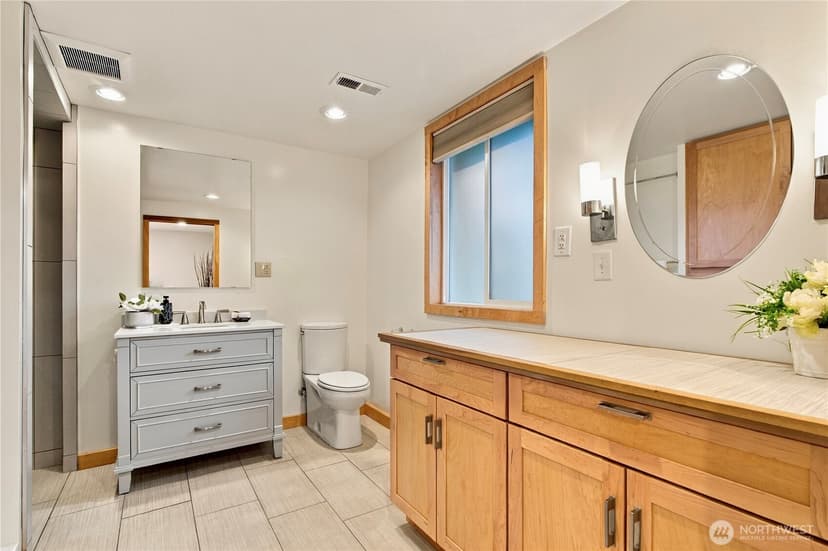 Property photo for 12119 NE 65th St, Kirkland photo 21