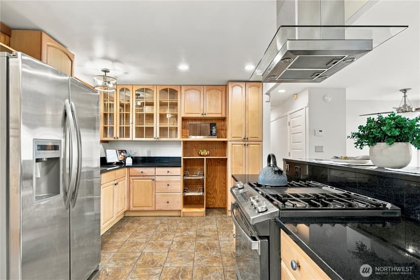 Property photo for 12119 NE 65th St, Kirkland photo 8