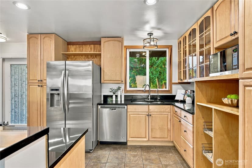 Property photo for 12119 NE 65th St, Kirkland photo 9