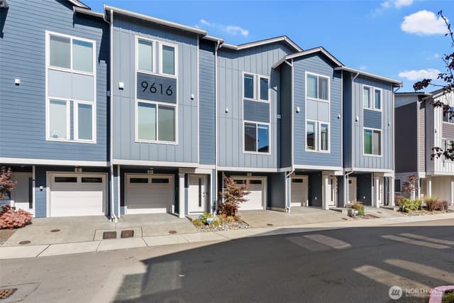 Property photo for 9616 19th Avenue SE #C, Everett photo 4