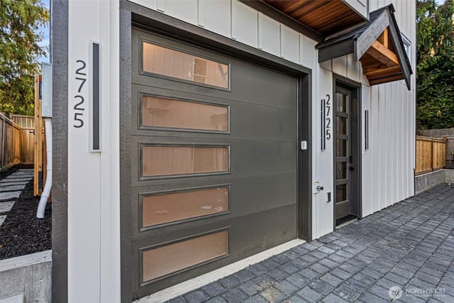 Property photo for 2725 Belvidere Avenue SW, Seattle photo 2