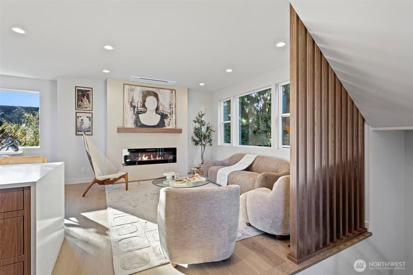 Property photo for 2725 Belvidere Avenue SW, Seattle photo 6