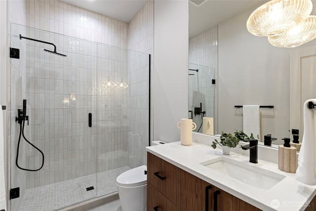 Property photo for 2725 Belvidere Avenue SW, Seattle photo 5