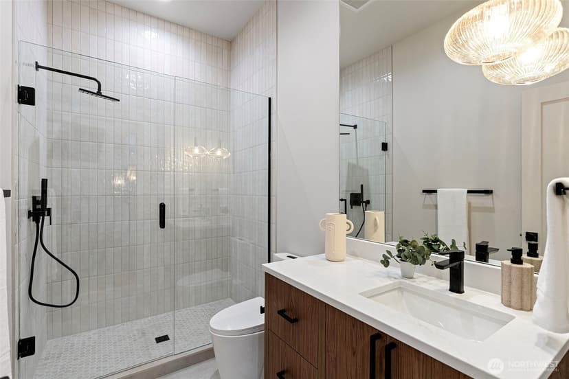 Property photo for 2725 Belvidere Avenue SW, Seattle photo 5