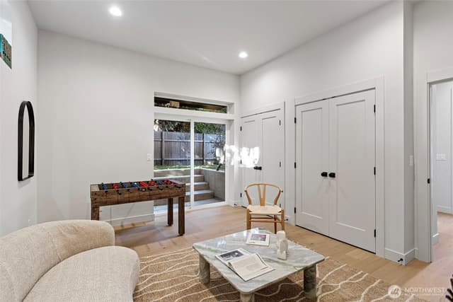 Property photo for 2725 Belvidere Avenue SW, Seattle photo 4