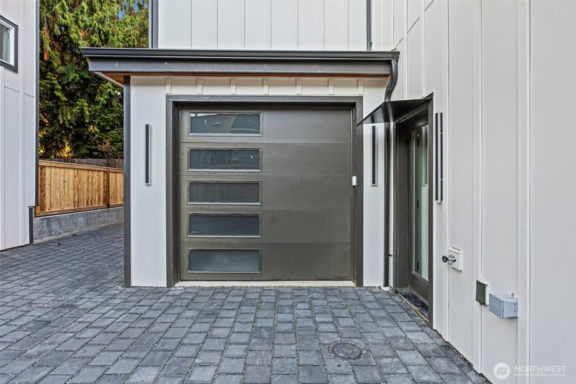 Property photo for 2721 Belvidere Avenue SW, Seattle photo 31