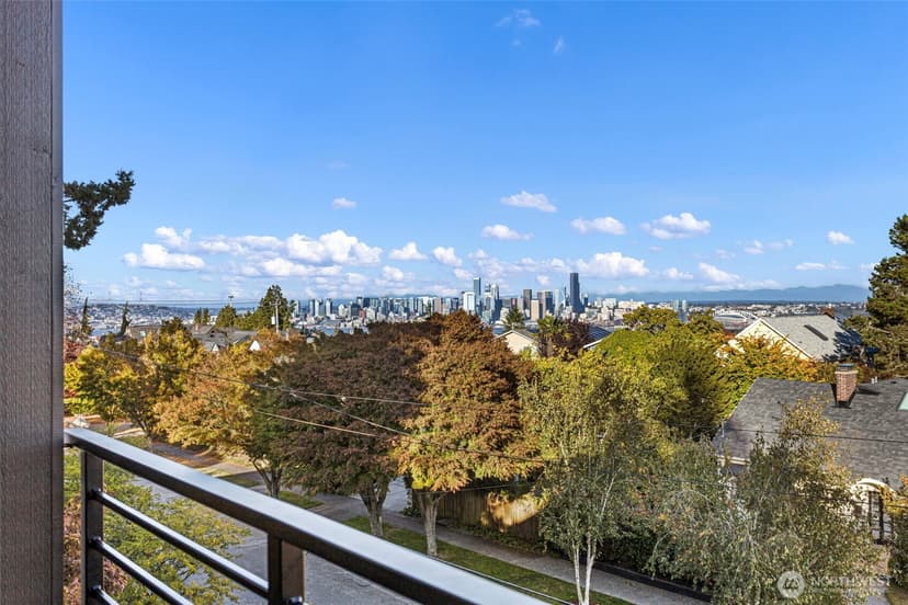 Property photo for 2721 Belvidere Avenue SW, Seattle photo 24