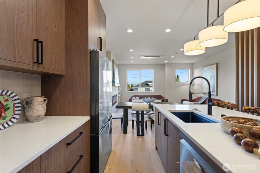 Property photo for 2721 Belvidere Avenue SW, Seattle photo 10