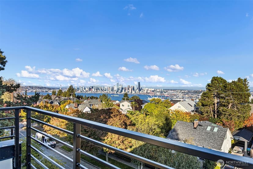Property photo for 2721 Belvidere Avenue SW, Seattle photo 30
