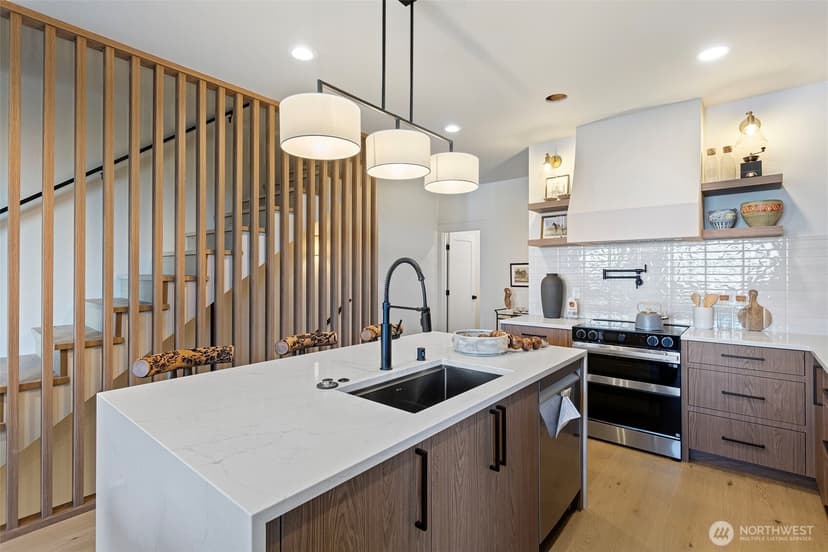 Property photo for 2721 Belvidere Avenue SW, Seattle photo 11