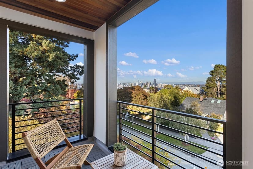 Property photo for 2721 Belvidere Avenue SW, Seattle photo 23