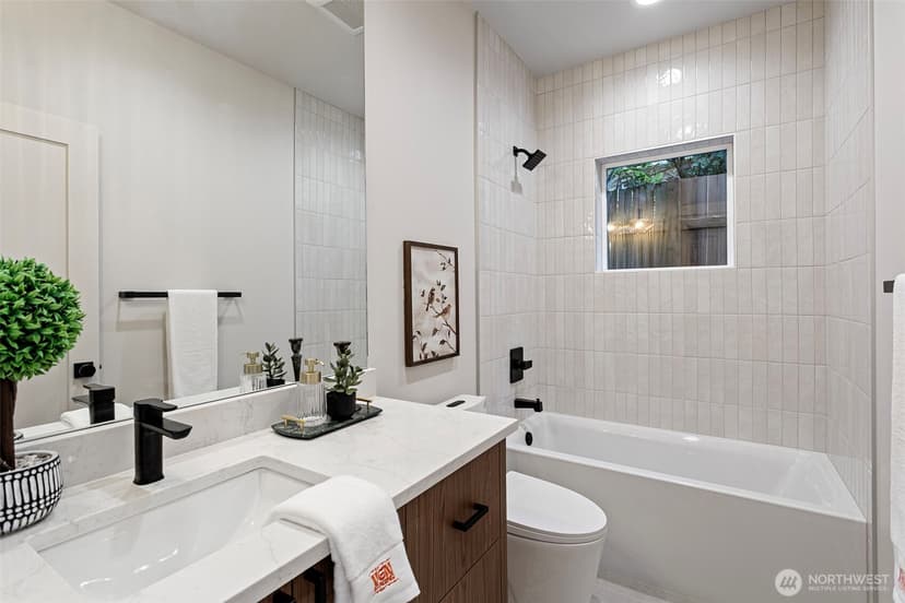 Property photo for 2721 Belvidere Avenue SW, Seattle photo 6