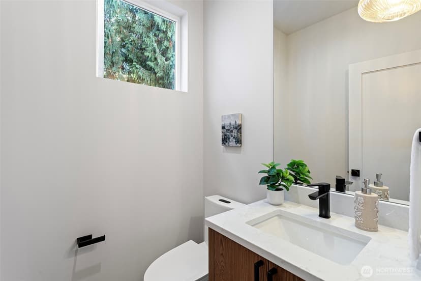Property photo for 2721 Belvidere Avenue SW, Seattle photo 8