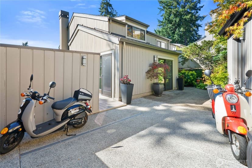 Property photo for 4815 102nd Lane NE, Kirkland photo 4