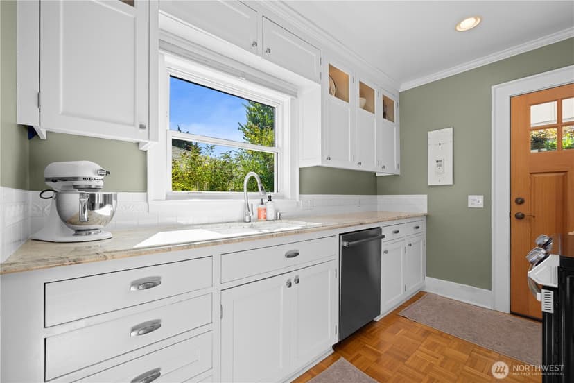 Property photo for 1537 Thorndyke Avenue W, Seattle photo 12