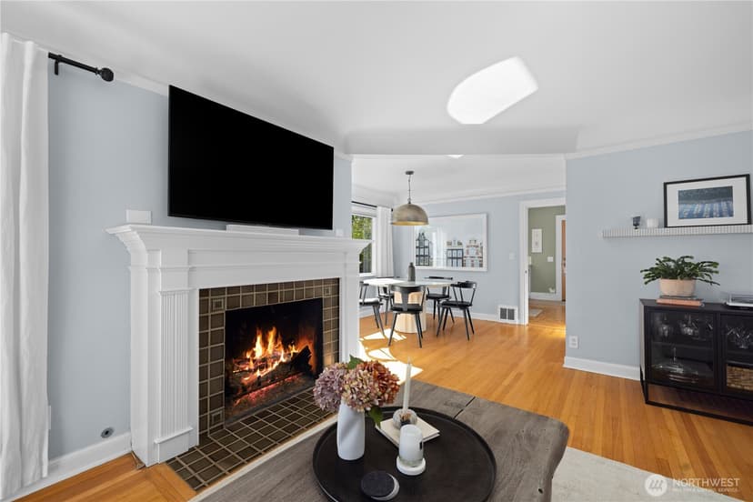 Property photo for 1537 Thorndyke Avenue W, Seattle photo 6