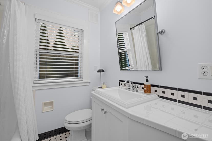 Property photo for 1537 Thorndyke Avenue W, Seattle photo 16