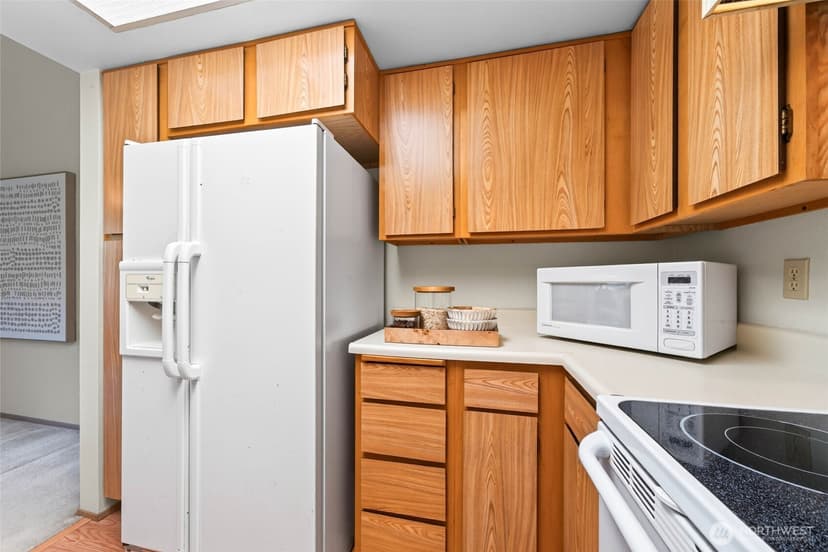Property photo for 1266 Bellevue Way NE #2, Bellevue photo 9
