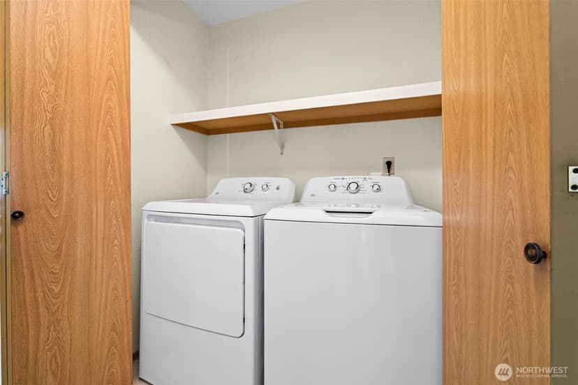 Property photo for 1266 Bellevue Way NE #2, Bellevue photo 18