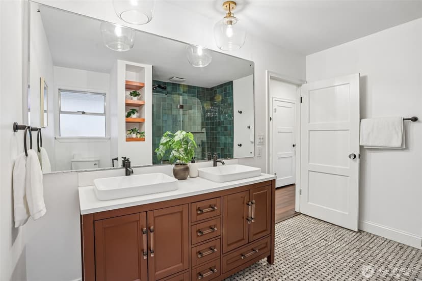 Property photo for 13717 N Stone Avenue, Seattle photo 10