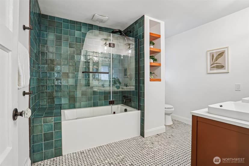 Property photo for 13717 N Stone Avenue, Seattle photo 9