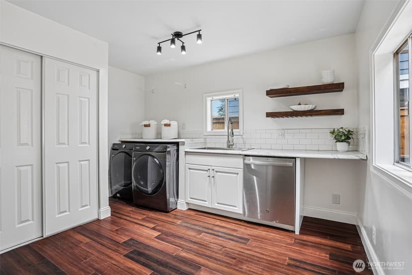 Property photo for 13717 N Stone Avenue, Seattle photo 17