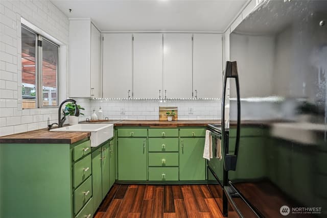 Property photo for 13717 N Stone Avenue, Seattle photo 5