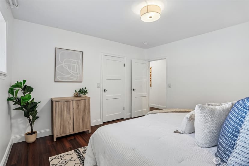 Property photo for 13717 N Stone Avenue, Seattle photo 12