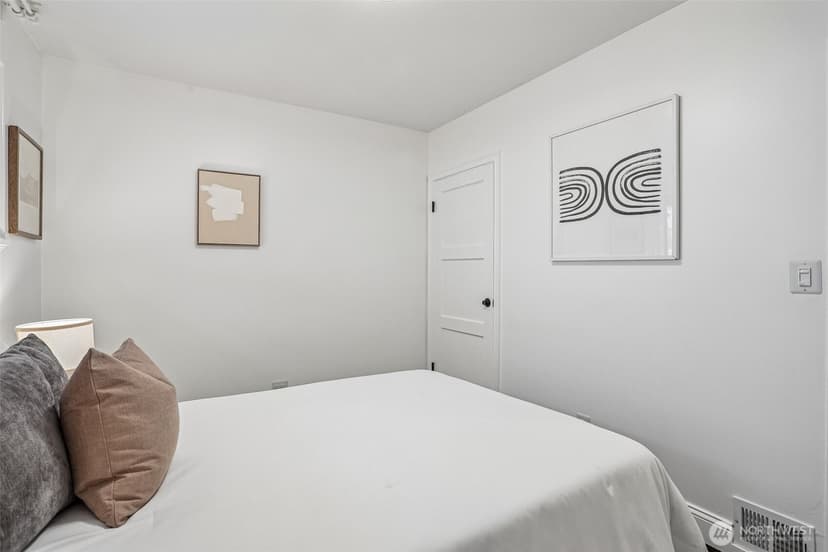 Property photo for 13717 N Stone Avenue, Seattle photo 14
