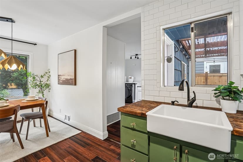 Property photo for 13717 N Stone Avenue, Seattle photo 6