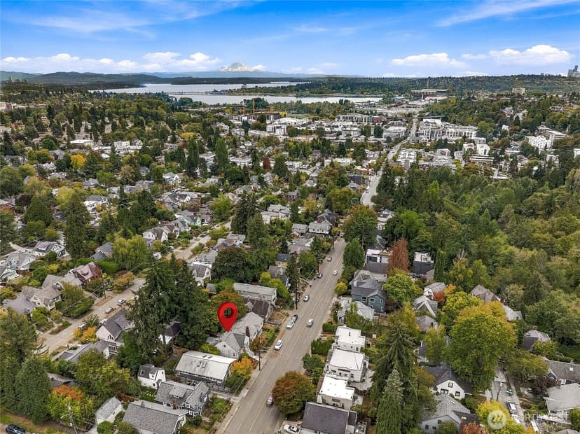 Property photo for 5756 25th Avenue NE, Seattle photo 32