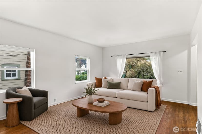 Property photo for 5756 25th Avenue NE, Seattle photo 4