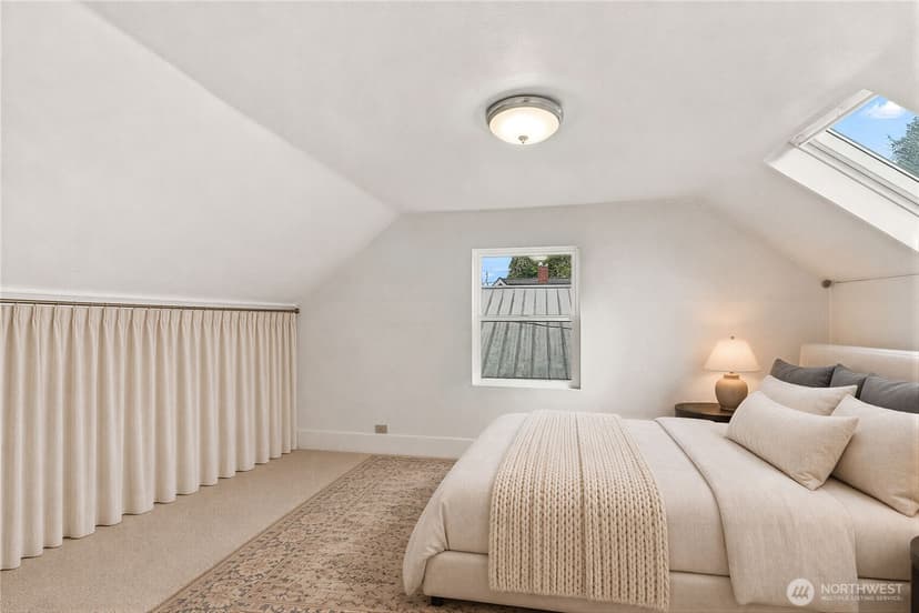 Property photo for 5756 25th Avenue NE, Seattle photo 17