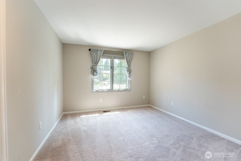 Property photo for 14017 205th Avenue NE, Woodinville photo 15