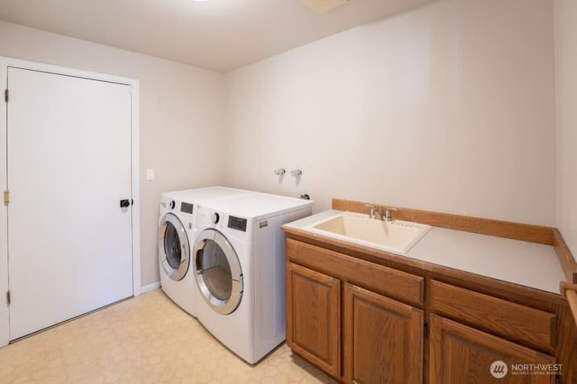 Property photo for 14017 205th Avenue NE, Woodinville photo 17