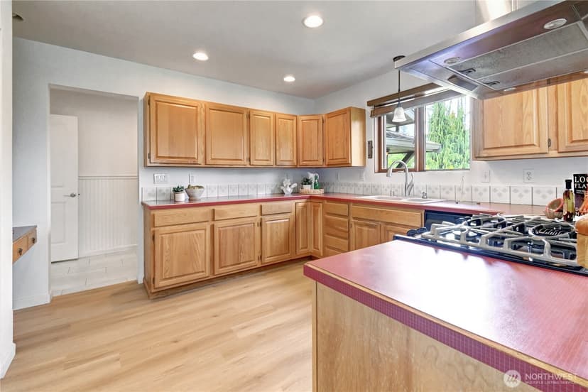 Property photo for 9315 36th Avenue SE, Everett photo 10
