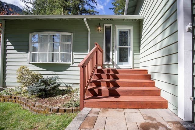 Property photo for 17327 428th Avenue SE, North Bend photo 2