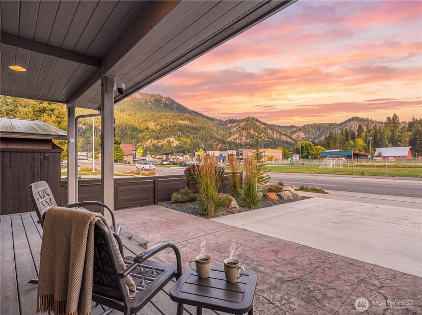 Property photo for 613 Pine Street, Leavenworth photo 2