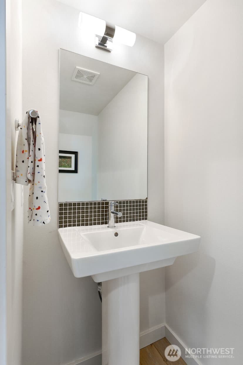 Property photo for 2605 22nd Avenue W #B, Seattle photo 13